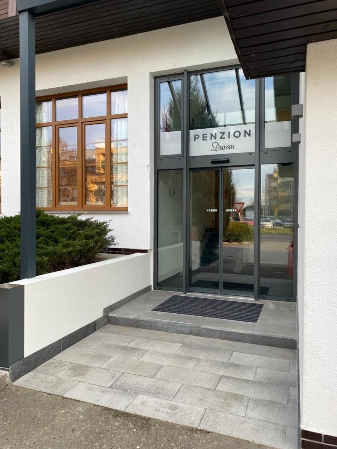 Hradec Králové Duran Penzion מראה חיצוני תמונה